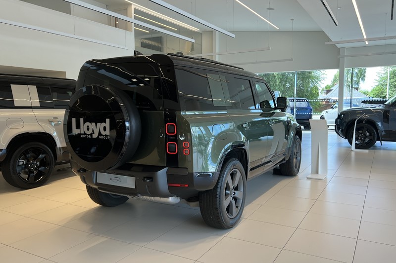  LAND ROVER DEFENDER 3.0 D250 X-Dynamic SE 110 5dr Auto 5590898