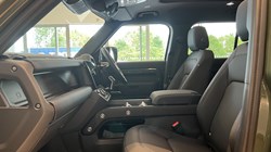 LAND ROVER DEFENDER 3.0 D250 X-Dynamic SE 110 5dr Auto 5590912
