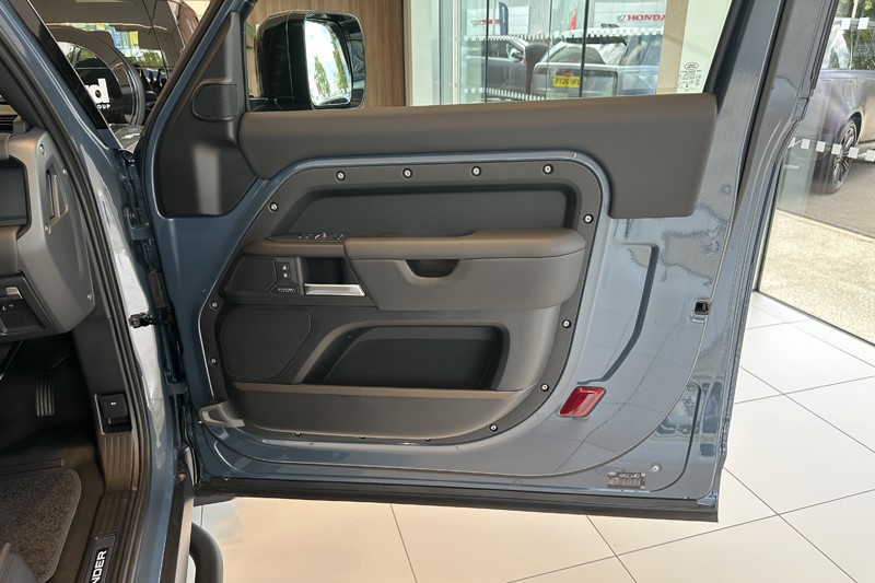  LAND ROVER DEFENDER 3.0 D350 X-Dynamic HSE 90 3dr Auto 5591008