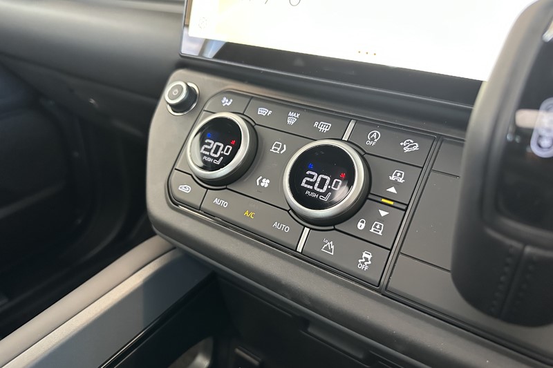  LAND ROVER DEFENDER 3.0 D350 X-Dynamic HSE 90 3dr Auto 5591023