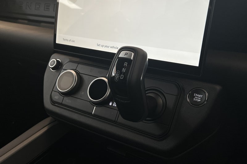  LAND ROVER DEFENDER 3.0 D350 X-Dynamic HSE 110 5dr Auto 5300786