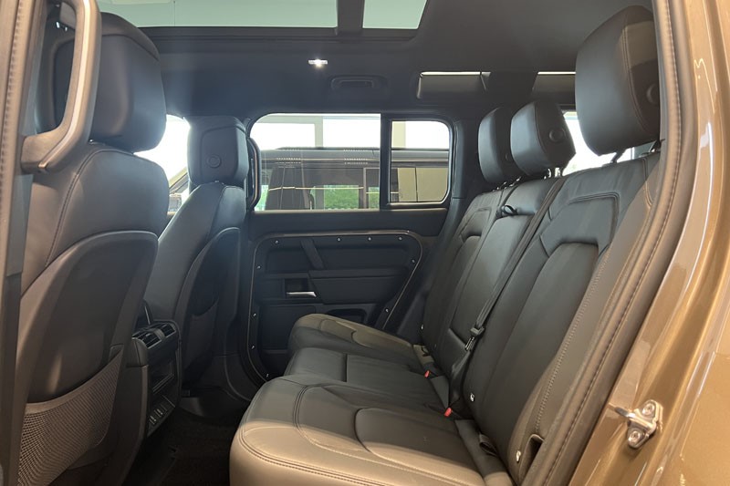  LAND ROVER DEFENDER 3.0 D350 X-Dynamic HSE 110 5dr Auto 5300769