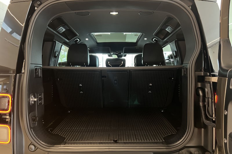  LAND ROVER DEFENDER 3.0 D350 X-Dynamic HSE 110 5dr Auto 5300767