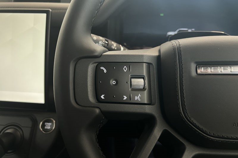  LAND ROVER DEFENDER 3.0 D350 X-Dynamic HSE 110 5dr Auto 5300783