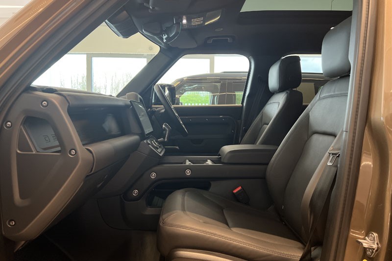  LAND ROVER DEFENDER 3.0 D350 X-Dynamic HSE 110 5dr Auto 5300770