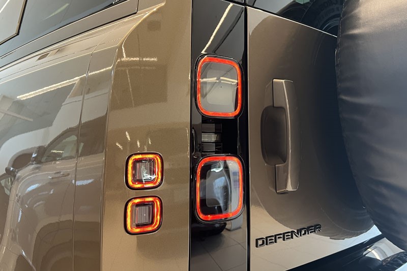  LAND ROVER DEFENDER 3.0 D350 X-Dynamic HSE 110 5dr Auto 5300766