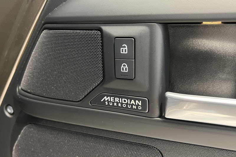  LAND ROVER DEFENDER 3.0 D350 X-Dynamic HSE 110 5dr Auto 5300777