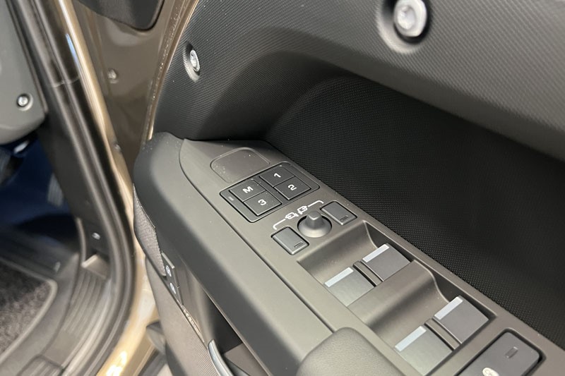  LAND ROVER DEFENDER 3.0 D350 X-Dynamic HSE 110 5dr Auto 5300776