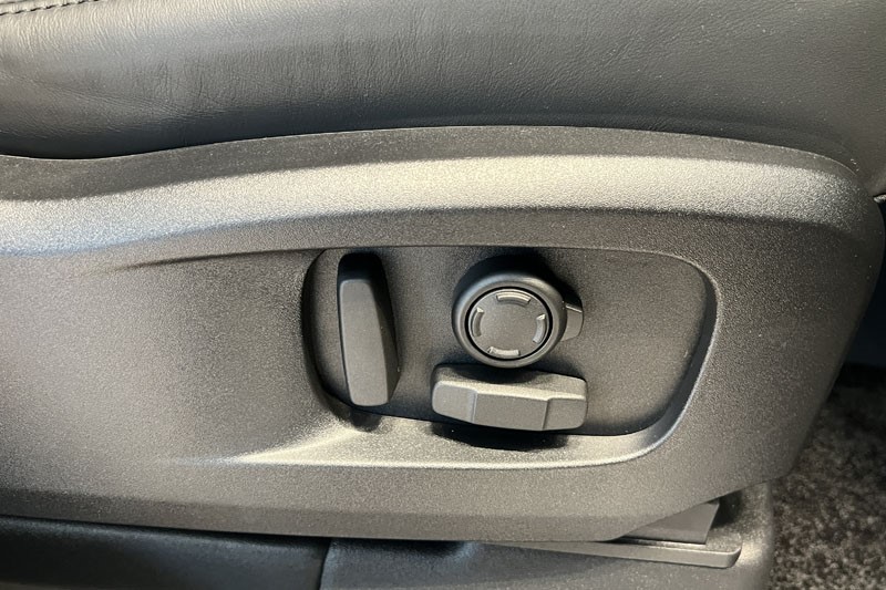  LAND ROVER DEFENDER 3.0 D350 X-Dynamic HSE 110 5dr Auto 5300778