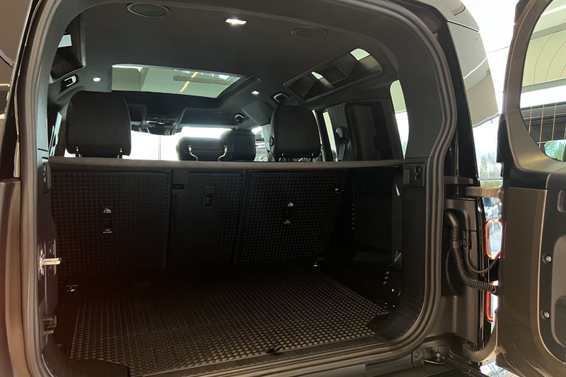  LAND ROVER DEFENDER 3.0 D350 X-Dynamic HSE 110 5dr Auto 5300768