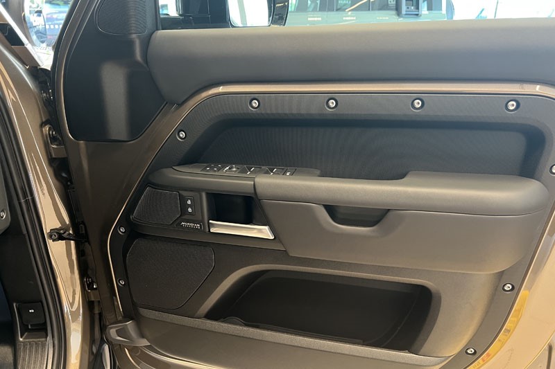  LAND ROVER DEFENDER 3.0 D350 X-Dynamic HSE 110 5dr Auto 5300775