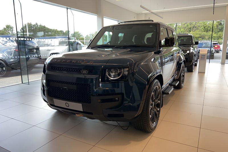LAND ROVER DEFENDER