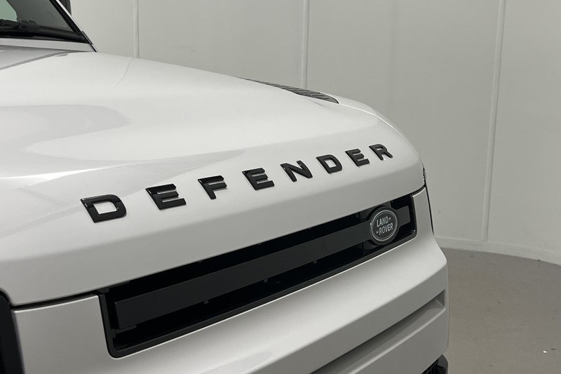  LAND ROVER DEFENDER 3.0 D250 X-Dynamic HSE 110 5dr Auto 5556667