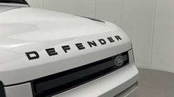 LAND ROVER DEFENDER 3.0 D250 X-Dynamic HSE 110 5dr Auto 5556667