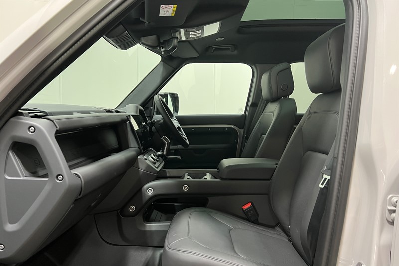 LAND ROVER DEFENDER 3.0 D250 X-Dynamic HSE 110 5dr Auto 5556619