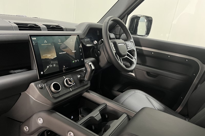 LAND ROVER DEFENDER 3.0 D250 X-Dynamic HSE 110 5dr Auto 5556653