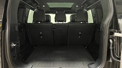 LAND ROVER DEFENDER 3.0 D250 X-Dynamic HSE 110 5dr Auto 5556656
