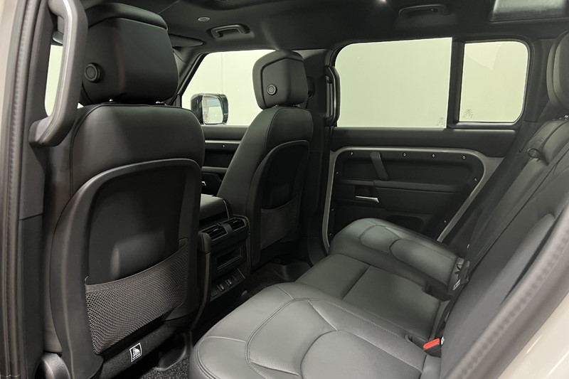  LAND ROVER DEFENDER 3.0 D250 X-Dynamic HSE 110 5dr Auto 5556654