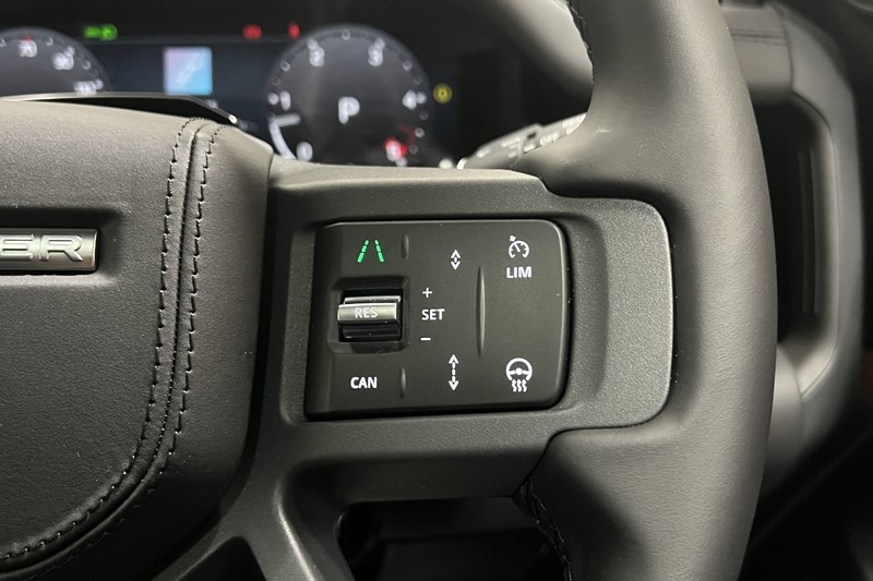  LAND ROVER DEFENDER 3.0 D250 X-Dynamic HSE 110 5dr Auto 5556638