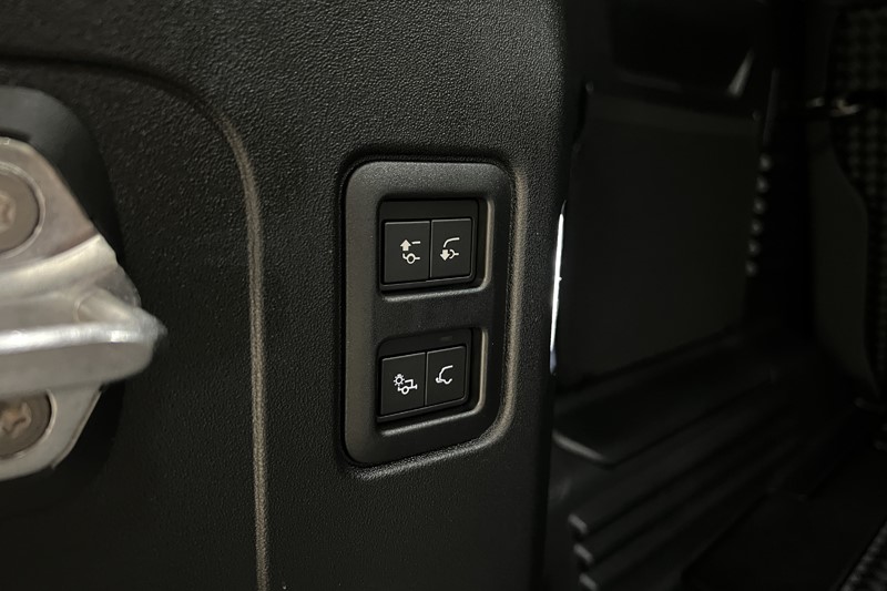  LAND ROVER DEFENDER 3.0 D250 X-Dynamic HSE 110 5dr Auto 5556658
