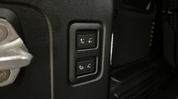 LAND ROVER DEFENDER 3.0 D250 X-Dynamic HSE 110 5dr Auto 5556658