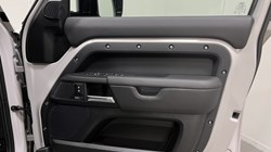 LAND ROVER DEFENDER 3.0 D250 X-Dynamic HSE 110 5dr Auto 5556629