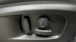 LAND ROVER DEFENDER 3.0 D250 X-Dynamic HSE 110 5dr Auto 5556633