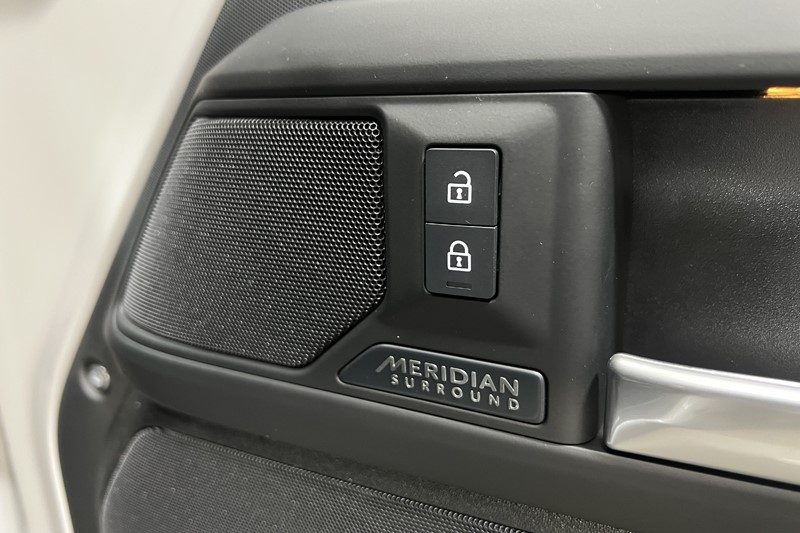  LAND ROVER DEFENDER 3.0 D250 X-Dynamic HSE 110 5dr Auto 5556631