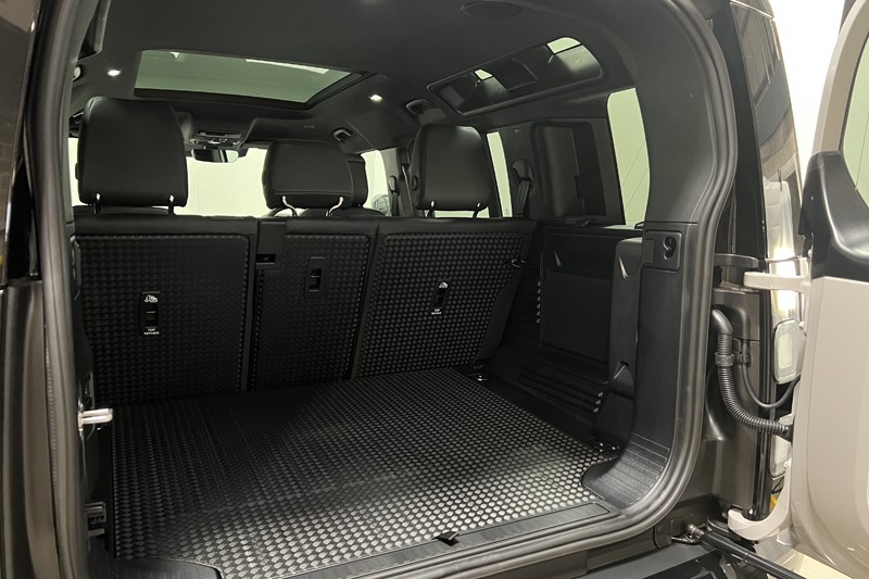  LAND ROVER DEFENDER 3.0 D250 X-Dynamic HSE 110 5dr Auto 5556657