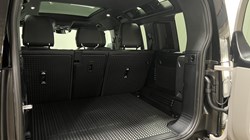 LAND ROVER DEFENDER 3.0 D250 X-Dynamic HSE 110 5dr Auto 5556657