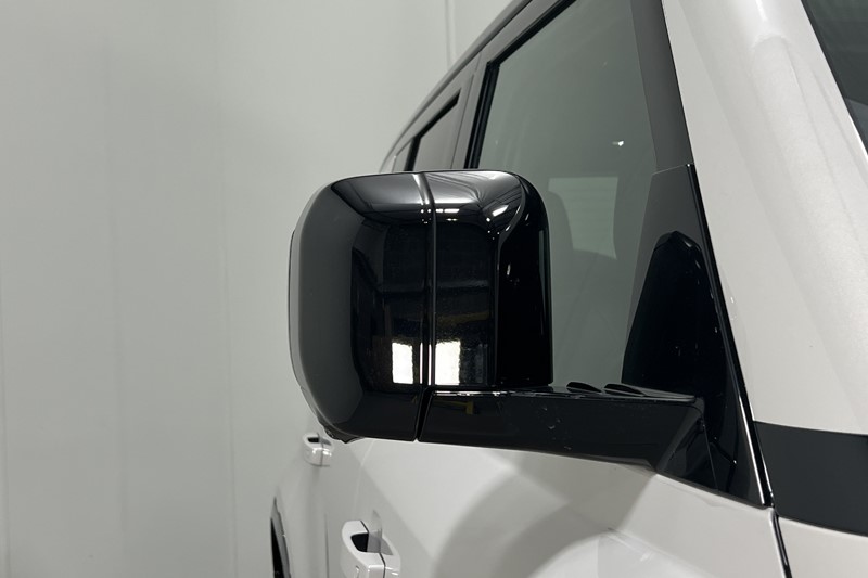  LAND ROVER DEFENDER 3.0 D250 X-Dynamic HSE 110 5dr Auto 5556663
