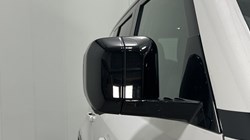 LAND ROVER DEFENDER 3.0 D250 X-Dynamic HSE 110 5dr Auto 5556663