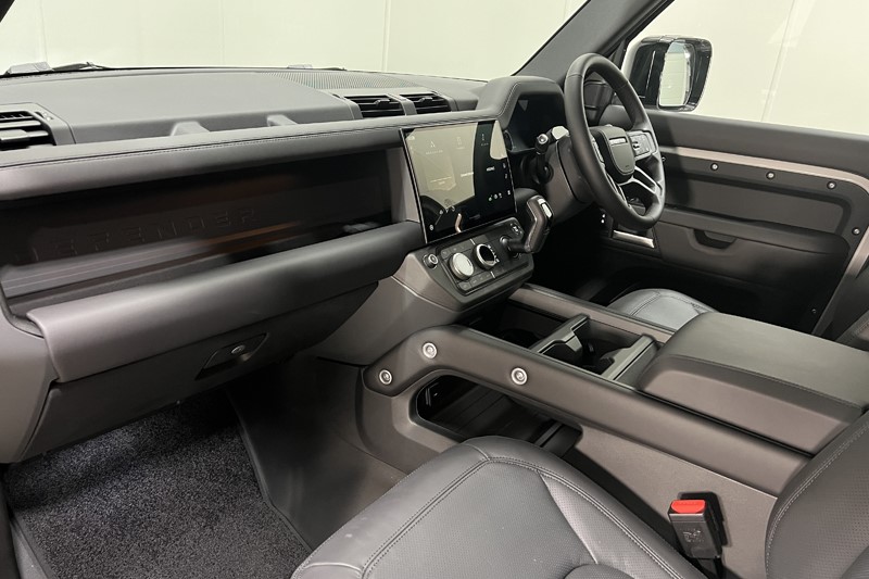  LAND ROVER DEFENDER 3.0 D250 X-Dynamic HSE 110 5dr Auto 5556652