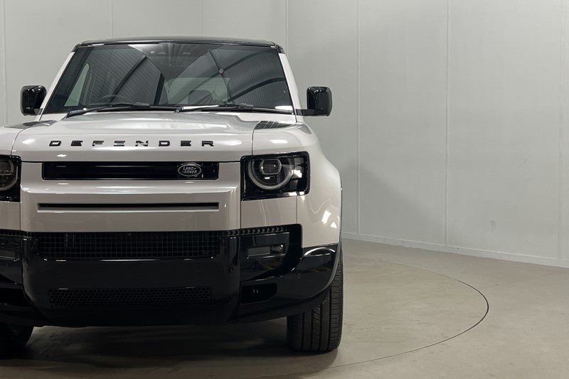  LAND ROVER DEFENDER 3.0 D250 X-Dynamic HSE 110 5dr Auto 5556668