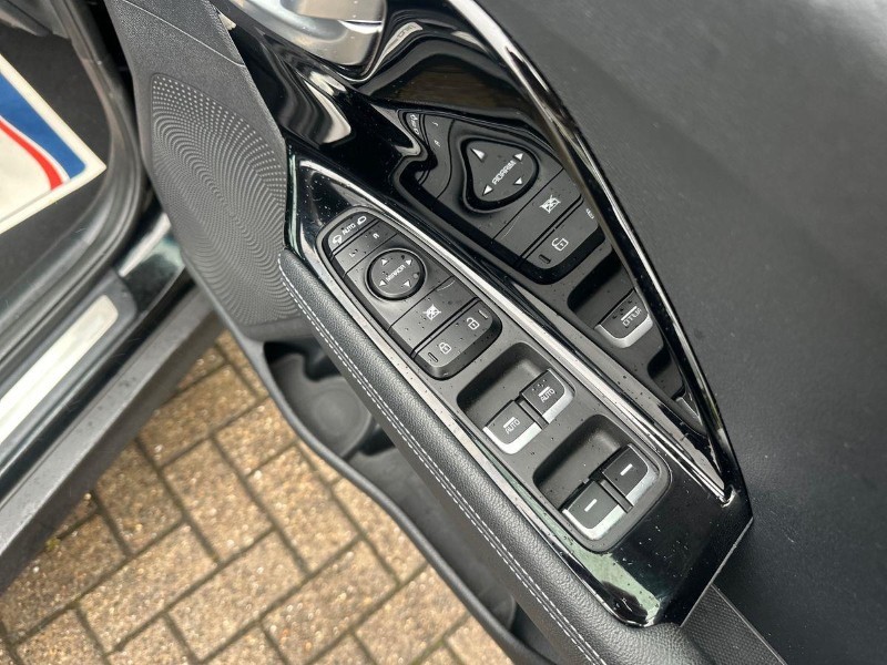 2021 (71) KIA E-NIRO 150kW 4 64kWh 5dr Auto 5525612
