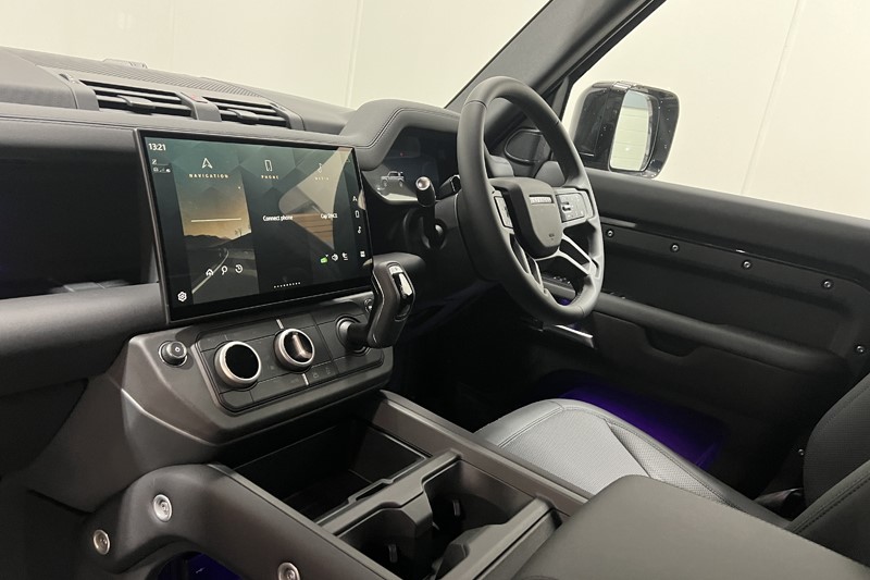  LAND ROVER DEFENDER 3.0 D250 X-Dynamic SE 110 5dr Auto 5586844