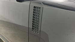 LAND ROVER DEFENDER 3.0 D250 X-Dynamic SE 110 5dr Auto 5586856