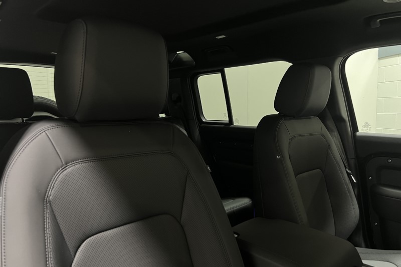  LAND ROVER DEFENDER 3.0 D250 X-Dynamic SE 110 5dr Auto 5586827