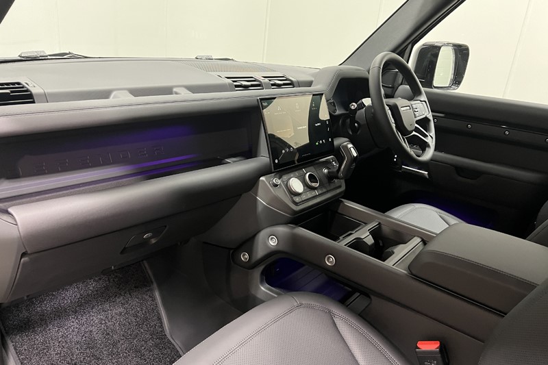  LAND ROVER DEFENDER 3.0 D250 X-Dynamic SE 110 5dr Auto 5586843