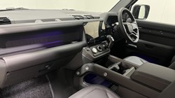 LAND ROVER DEFENDER 3.0 D250 X-Dynamic SE 110 5dr Auto 5586843