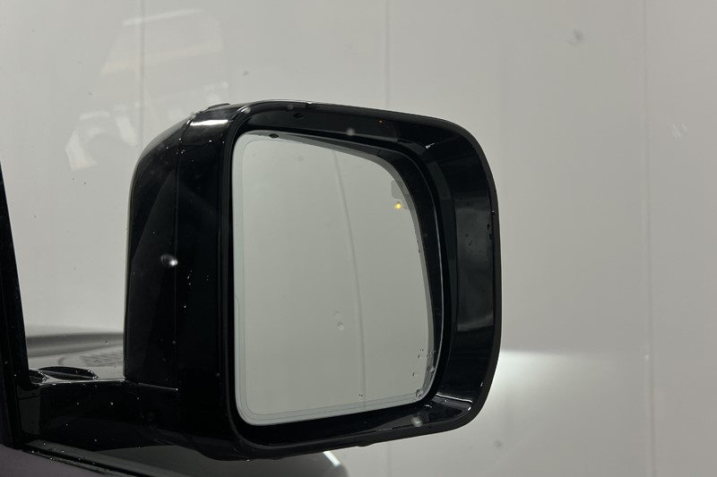  LAND ROVER DEFENDER 3.0 D250 X-Dynamic SE 110 5dr Auto 5586824