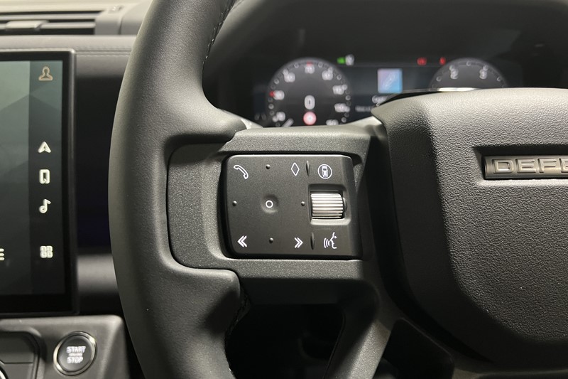  LAND ROVER DEFENDER 3.0 D250 X-Dynamic SE 110 5dr Auto 5586829