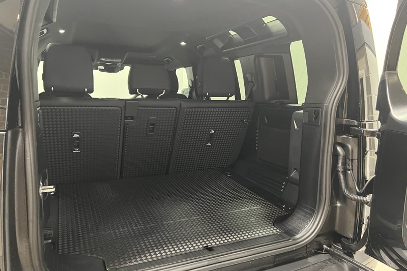  LAND ROVER DEFENDER 3.0 D250 X-Dynamic SE 110 5dr Auto 5586849