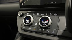 LAND ROVER DEFENDER 3.0 D250 X-Dynamic SE 110 5dr Auto 5586833