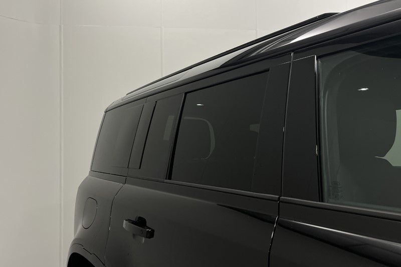  LAND ROVER DEFENDER 3.0 D250 X-Dynamic SE 110 5dr Auto 5586853