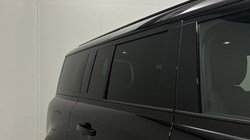 LAND ROVER DEFENDER 3.0 D250 X-Dynamic SE 110 5dr Auto 5586853