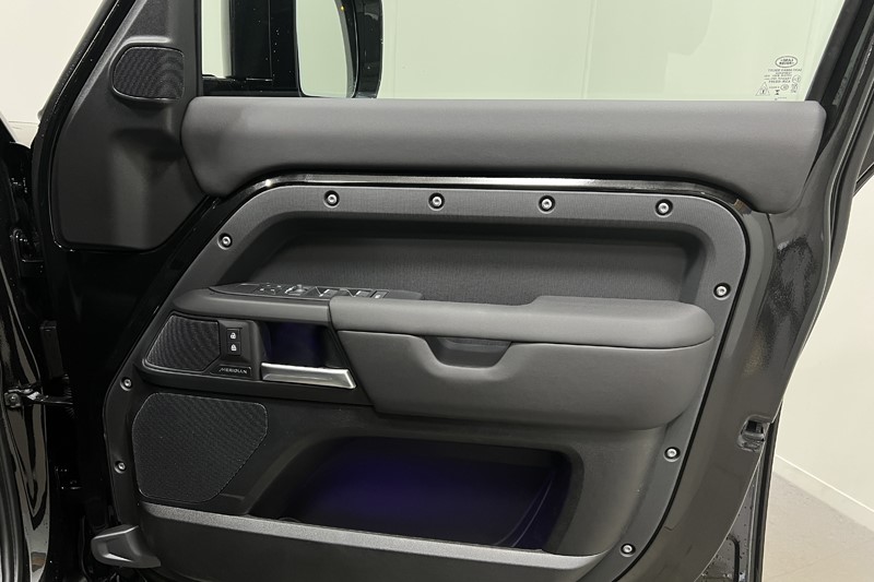  LAND ROVER DEFENDER 3.0 D250 X-Dynamic SE 110 5dr Auto 5586821
