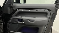 LAND ROVER DEFENDER 3.0 D250 X-Dynamic SE 110 5dr Auto 5586821