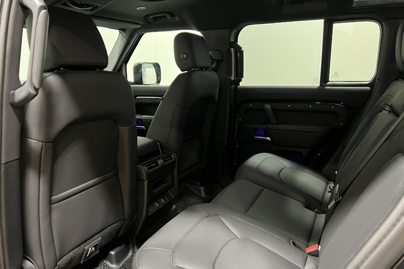  LAND ROVER DEFENDER 3.0 D250 X-Dynamic SE 110 5dr Auto 5586845