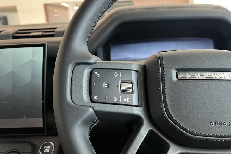  LAND ROVER DEFENDER 3.0 D250 X-Dynamic HSE 90 3dr Auto 5864761